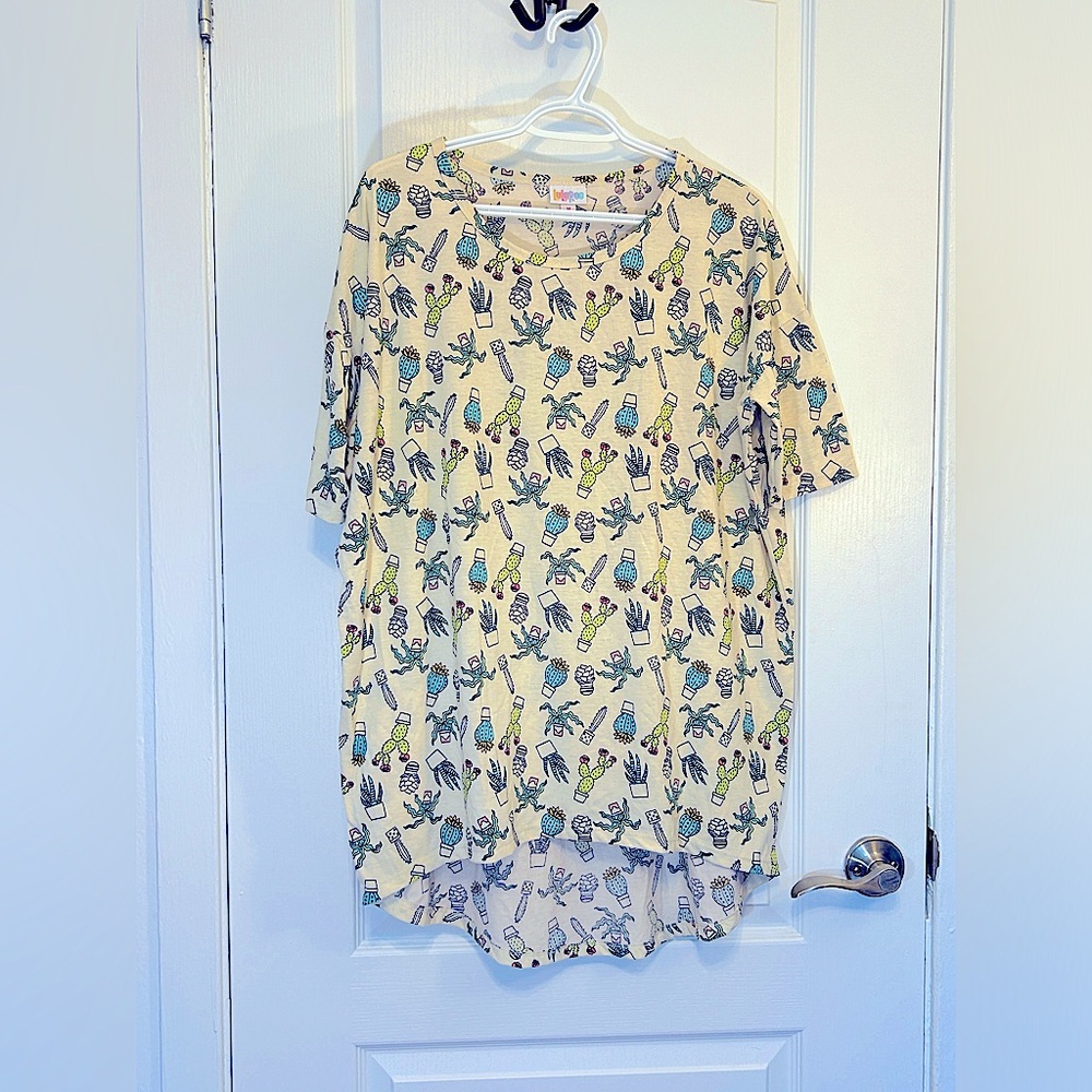 LuLaRoe plant printed top, size medium, beige